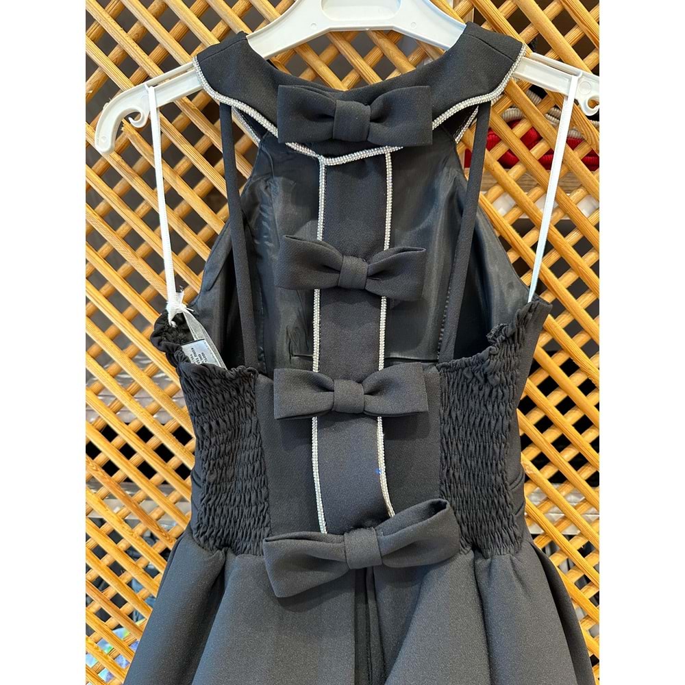 836 ÇOCUK ARKASI FİYONKLU ELBİSE