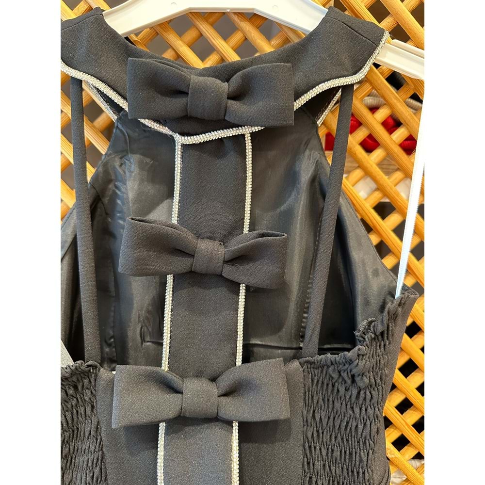 836 ÇOCUK ARKASI FİYONKLU ELBİSE