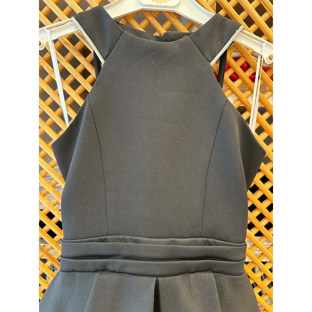 836 ÇOCUK ARKASI FİYONKLU ELBİSE