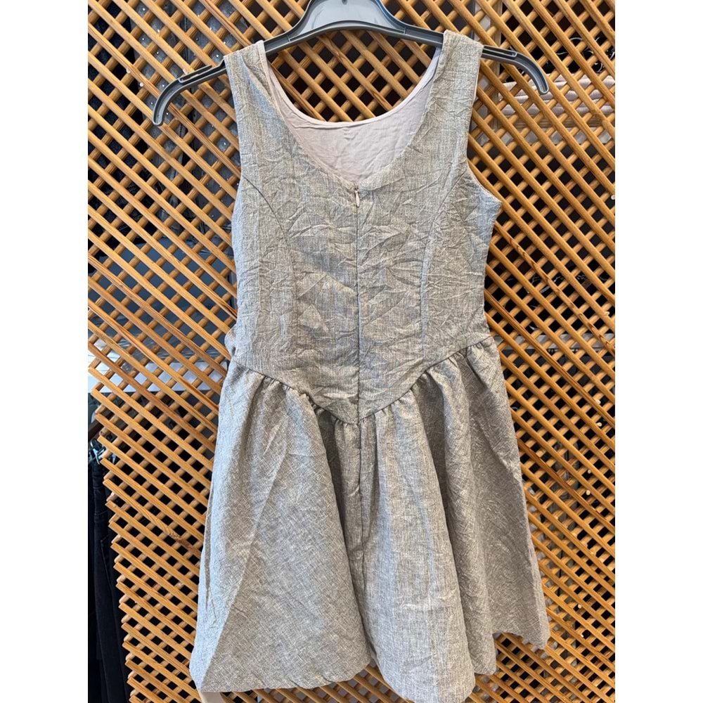 70885 ÇOCUK SİMLİ KUMAŞ BELİ GÜL VE TAŞ DETAYLI ASKILI ELBİSE