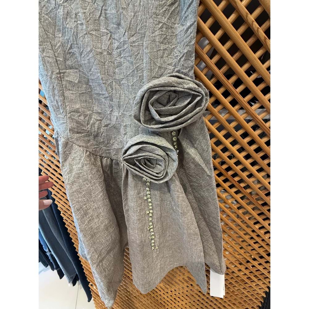 70885 ÇOCUK SİMLİ KUMAŞ BELİ GÜL VE TAŞ DETAYLI ASKILI ELBİSE