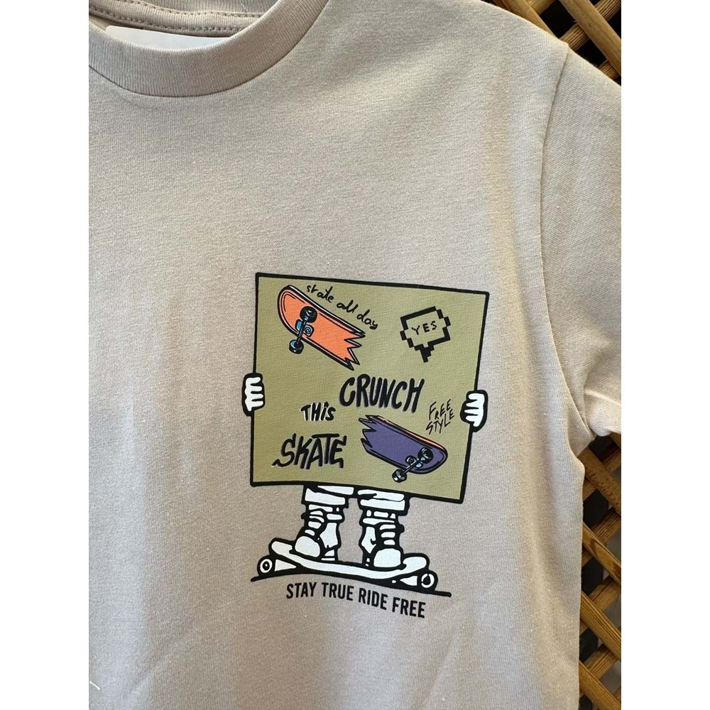 7743 ÇOCUK ÖNÜ VE SIRTI KAYKAY BASKILI TİŞÖRT