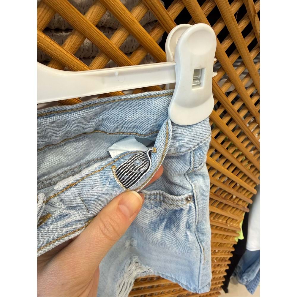 1700 ÇOCUK YIRTIK DETAYLI KISA KOT ŞORT