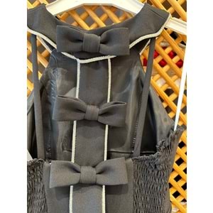 836 ÇOCUK ARKASI FİYONKLU ELBİSE