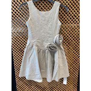 70885 ÇOCUK SİMLİ KUMAŞ BELİ GÜL VE TAŞ DETAYLI ASKILI ELBİSE