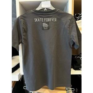 7741 ÇOCUK ÖNÜ KAYKAY VE YAZI BASKILI TİŞÖRT