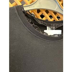 0749 ÇOCUK KOL YAKA VE ETEK UCU DANTEL TİŞÖRT