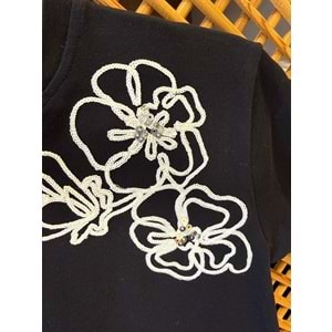 0750 ÇOCUK ÇİÇEK NAKIŞLI TİŞÖRT