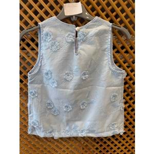 2323 ÇOCUK ÜÇ BOYUTLU NAKIŞLI KUMAŞ KOLSUZ BLUZ