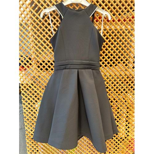 836 ÇOCUK ARKASI FİYONKLU ELBİSE