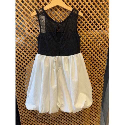 70822 ÇOCUK BEDENİ DANTEL VE FİYONK DETAY BALOK ETEK KOLSUZ ELBİSE