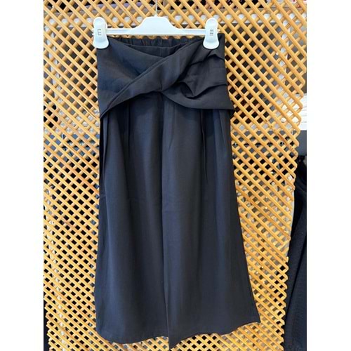 70835 ÇOCUK DÖKÜMLÜ KUMAŞ BEL DETAYLI ARKASI LASTİKLİ BOL PAÇA PANTOLON