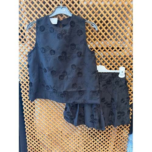 2323 ÇOCUK ÜÇ BOYUTLU NAKIŞLI KUMAŞ KOLSUZ BLUZ