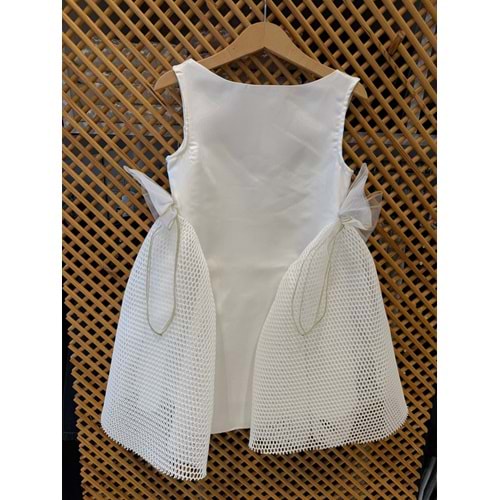 DSL0560 ÇOCUK FİLE DETAYLI BELİ FİYONK SIRTI V YAKA PARLAK KUMAŞ