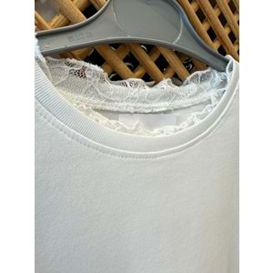 0749 ÇOCUK KOL YAKA VE ETEK UCU DANTEL TİŞÖRT